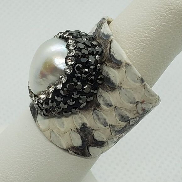 Unique White & Gray Bracelet & Ring Set - Picture 4 of 11